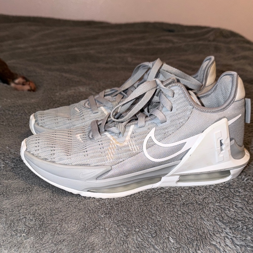 Nike Gray and White Air Zoom basketball trainers shoes